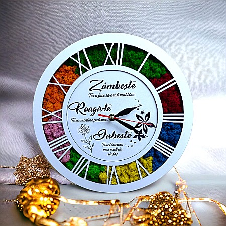 Ceasuri de Perete - Ceas de perete tip caseta decorata cu licheni naturali stabilizati, cadou personalizat, "Zambeste,Roaga-te,Iubeste", alb