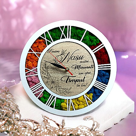 Ceas de perete tip caseta decorata cu licheni naturali stabilizati, cadou personalizat, "Pentru nasii nostri minunati", cadran maro, Alb