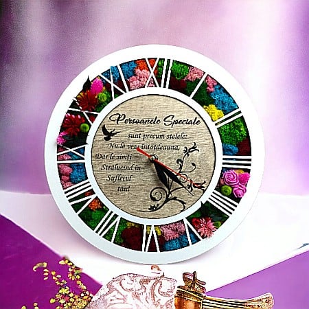 Ceas de perete, caseta decorata cu licheni naturali stabilizati, cadou personalizat "Persoanele speciale", cadran maro, Alb