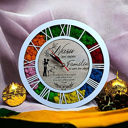 Ceasuri cu Licheni - Ceas de perete stil caseta decorata cu licheni naturali stabilizati, cadou personalizat, "Nasii sunt singura Familie", cadran maro, Alb