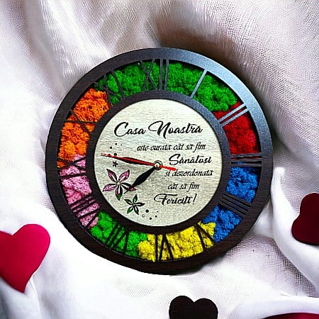 Ceasuri cu Licheni - Ceas de perete stil caseta decorata cu licheni naturali stabilizati, cadou personalizat, "Casa noastra", cadran maro, wenge