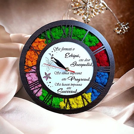 Ceasuri cu Licheni - Ceas de perete, caseta decorata cu licheni naturali stabilizati, cadou personalizat, "Sa formezi o echipa"