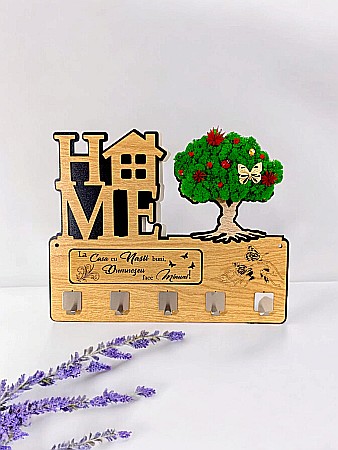 Cadouri Personalizabile - Suport pentru chei, personalizat pentru familie, nasi, fini, prieteni cu mesaj standard "La casa cu nasi buni!" decorat cu licheni stabilizati naturali, 38x30cm, Maro