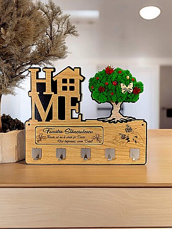 Suport pentru chei, personalizabil cu numele familiei, cadou personalizat, decorat cu licheni stabilizati naturali, 38x30cm, Maro