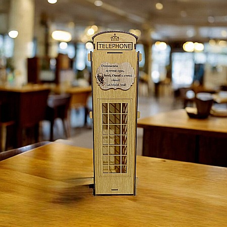 Cutie de vin personalizata cu mesaj standard, cadou personalizat pentru prieteni, familie, cabina telefonica, dimensiune 35x10cm, maro