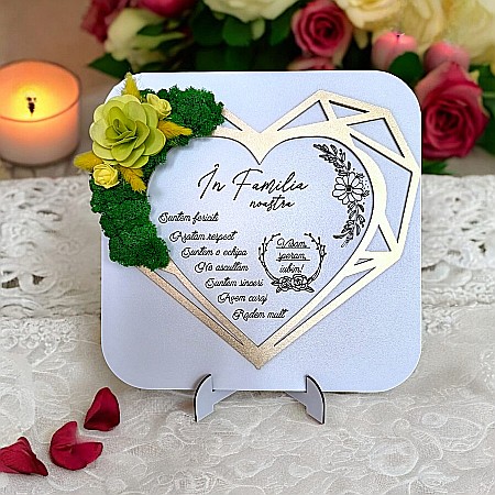 Tablouri cu Licheni - Tablou decorativ personalizat pentru familie, nasi, decorat cu licheni stabilizati, cu design in formă de inimă geometrica– Produs în România de Rustic Wood Decor