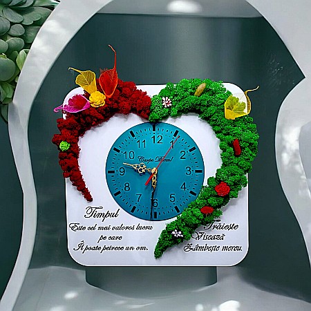 Tablouri cu Licheni - Tablou decorativ personalizat pentru familie, nasi, prieteni, decorat cu licheni stabilizati, cu design in formă de inimă– Produs în România de Rustic Wood Decor