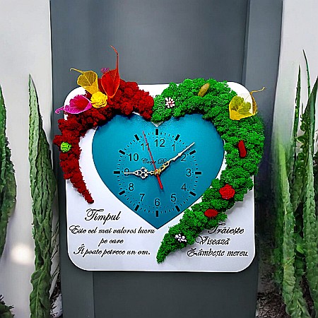 Tablouri cu Licheni - Tablou decorativ personalizat pentru familie, nasi, prieteni, decorat cu licheni stabilizati, cu design in formă de inimă– Produs în România de Rustic Wood Decor