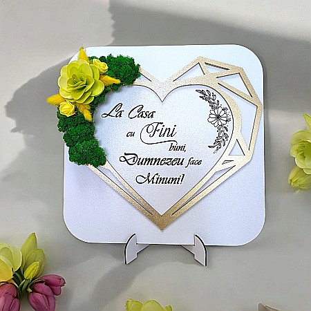 Tablouri cu Licheni - Tablou decorativ personalizat pentru Fini, decorat cu licheni stabilizati, cu design in formă de inimă geometrica– Produs în România de Rustic Wood Decor