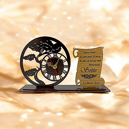 Blank Ceas Bonsai cu Placută, personalizat pentru Sotie "Intr-o lume in care poti fi orice", Produs în România de Rustic Wood Decor ,dimensiune 30x18cm