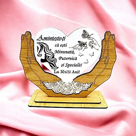 Decoratiuni din Lemn - Decoratiune Tablou Inima in palme, cadou personalizat cu mesaj standard "Amintește-ți că esti Minunată, Puternică..." dimensiune 20x15cm, alb