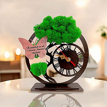 Ceasuri cu Licheni - Ceas stil Bonsai cu licheni naturali, cadou personalizat cu mesaj standard fluture "Amintește-ți că ești Minunată, Puternică și Specială" Produs în România de Rustic Wood Decor