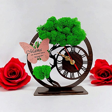 Ceasuri cu Licheni - Ceas stil Bonsai cu licheni naturali, cadou personalizat cu mesaj standard fluture pentru Mamă "Mama este începutul tuturor începuturilor!" Produs în România de Rustic Wood Decor