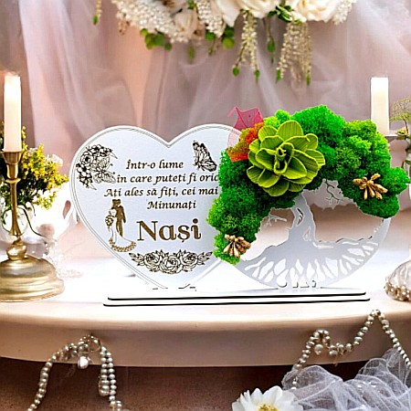 Cadouri Nasi - Tablou Inima Copacul vietii decorativ cu suport, personalizat pentru Nasi "Intr-o lume in care poti fii orice..." , Produs în România de Rustic Wood Decor, dimensiune 30x16cm