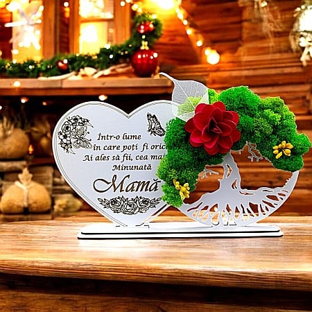 Cadouri Mama - Tablou Inima Copacul vietii decorativ cu suport, personalizat pentru Mama "Intr-o lume in care poti fii orice..." , Produs în România de Rustic Wood Decor, dimensiune 30x16cm