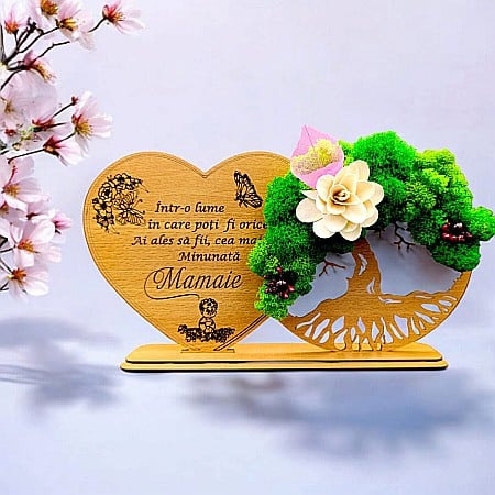 Cadouri Mama - Tablou Inima Copacul vietii decorativ cu suport, personalizat pentru Mamaie "Intr-o lume in care poti fii orice..." , Produs în România de Rustic Wood Decor, dimensiune 30x16cm