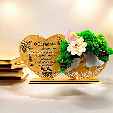 Cadouri Diriginta - Tablou Inima Copacul vietii decorativ cu suport, personalizat pentru Diriginta "O Diriginta minunata este greu de gasit..." , Produs în România de Rustic Wood Decor, dimensiune 30x16cm