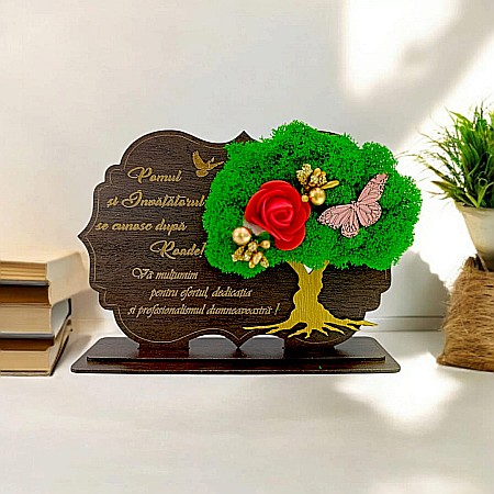 Decoratiuni cu Licheni - Tablou copac cu licheni stabilizati, cadou personalizat cu mesaj standard "Pomul si Invatatorul se cunosc dupa roade..." Produs în România de Rustic Wood Decor