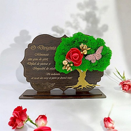 Decoratiuni cu Licheni - Tablou copac cu licheni stabilizati, cadou personalizat cu mesaj standard pentru Diriginta "O Diriginta minunata este greu de gasit..." Produs în România de Rustic Wood Decor