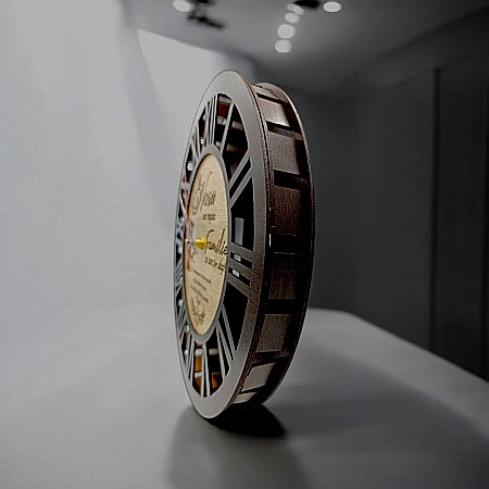 Ceas de perete stil caseta , cadou personalizat pentru Nasi "Pentru Nasii nostri minunati", cadran wenge, Produs în România de Rustic Wood Decor [1]