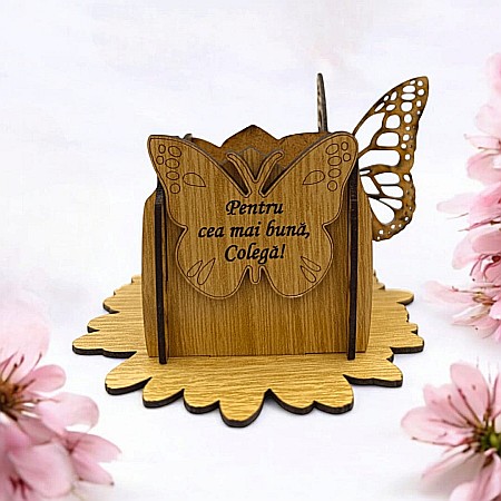Cadou personalizat, Cutie tip martisor cu fluturi si mesaj standard pentru Colega, dimensiune 10x10
