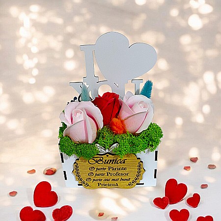 Cutie Martisor - Cadou personalizat, cutie din lemn decorata cu licheni cu mesaj standard pentru Bunica, dimensiune 18x12cm,