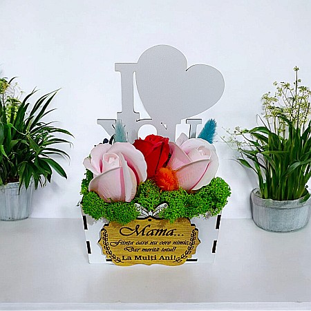 Cutie Martisor - Cadou personalizat, cutie din lemn decorata cu licheni cu mesaj standard pentru Mama, model 2, dimensiune 18x12cm,