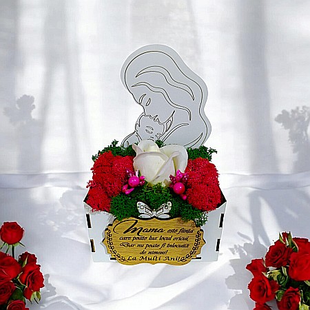 Cutie Martisor - Cadou personalizat, cutie din lemn decorata cu licheni cu mesaj standard pentru Mama , dimensiune 18x12cm,