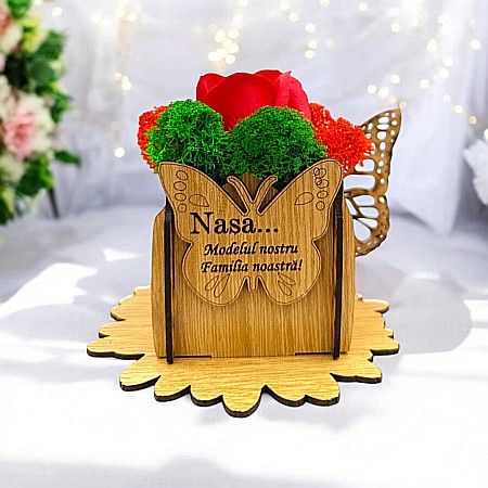 Cadouri Nasa - Cadou personalizat, cutie din lemn decorata cu licheni cu mesaj standard pentru "Nasa Model", dimensiune 7x7cm, maro