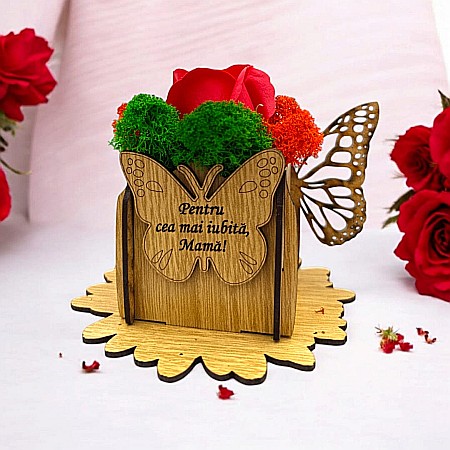 Cadouri Mama - Cadou personalizat, cutie din lemn decorata cu licheni cu mesaj standard pentru "Cea mai iubita Mama!", dimensiune 7x7cm, maro