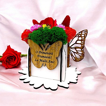 Cadouri Mama - Cadou personalizat, cutie din lemn decorata cu licheni cu mesaj standard pentru Familie/Mama/Sotie/Ziua Femeii, model 2, dimensiune 7x7cm, alb