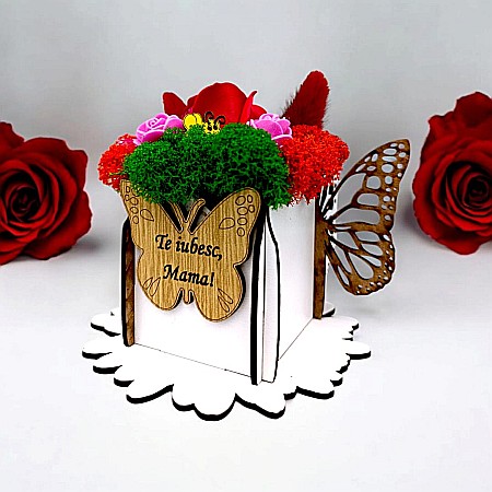 Cadouri Mama - Cadou personalizat, cutie din lemn decorata cu licheni cu mesaj standard pentru "Te iubesc Mama!", dimensiune 7x7cm, alb