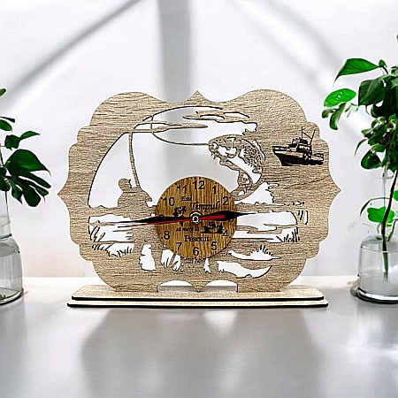 Cadouri personalizate pentru Pescari - Tablou Ceas cu mesaj standard pentru Pescari "Este timpul sa merg la pescuit", cadou personalizat perfect pentru Iubitorii de Pescuit, 28x20cm, cadran maro