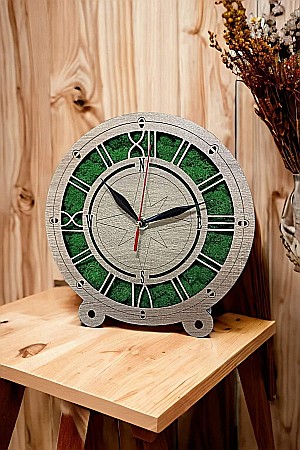 Ceasuri cu Licheni - Cadou personalizat, Ceas de birou cu licheni gravat , maro, model 1