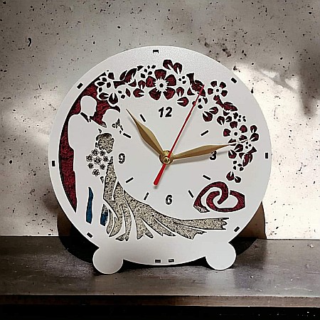 Ceasuri cu Licheni - Cadou personalizat, Ceas de birou cu licheni gravat pentru Nunta , alb