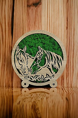 Ceasuri cu Licheni - Cadou personalizat, Decoratiune de birou cu licheni gravat cu Cai ,maro