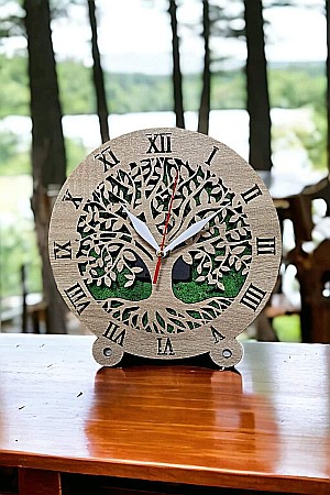 Ceasuri cu Licheni - Cadou personalizat, Ceas de birou cu licheni gravat cu Copac , maro