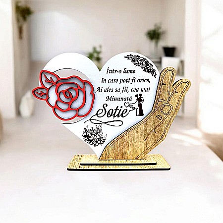 Decoratiuni din Lemn - Cadou personalizat, tablou inima in palma cu mesaj standard pentru "Cea mai minunata Sotie", 21x15cm