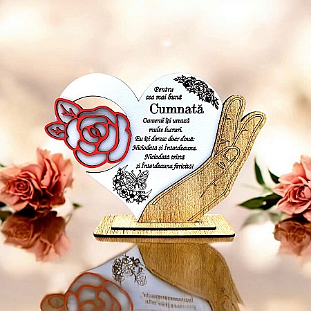 Decoratiuni din Lemn - Cadou personalizat, tablou inima in palma cu mesaj standard pentru "Cea mai buna Cumnata", 21x15cm