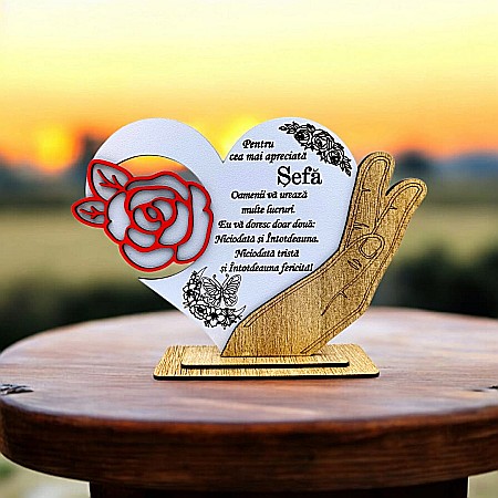 Decoratiuni din Lemn - Cadou personalizat, tablou inima in palma cu mesaj standard pentru "Cea mai apreciata Sefa", 21x15cm