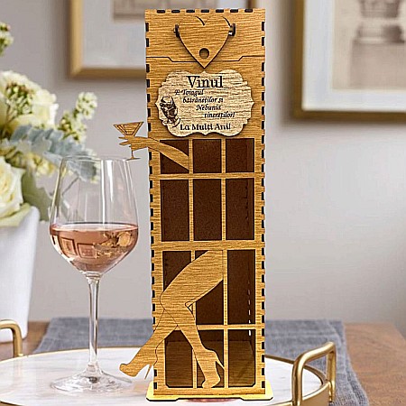 Cutie de Vin Personalizabila - Cadou personlizat, Cutie pentru Whisky/Vin cu nume si mesaj "Vinul e toiagul batranetilor...", maro, dimensiune 35x10cm