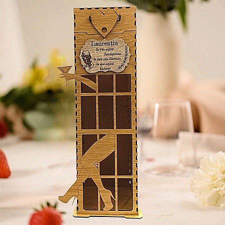Cutie de Vin Personalizabila - Cadou personlizat, Cutie pentru Whisky/Vin cu nume si mesaj "In vin exista intelepciune, in bere..", maro, dimensiune 35x10cm