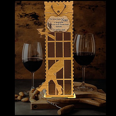 Cutie de Vin Personalizabila - Cadou personlizat, Cutie pentru Whisky/Vin cu nume si mesaj "Cel mai bun Nas a implinit cea mai frumoasa varsta", maro, dimensiune 35x10cm