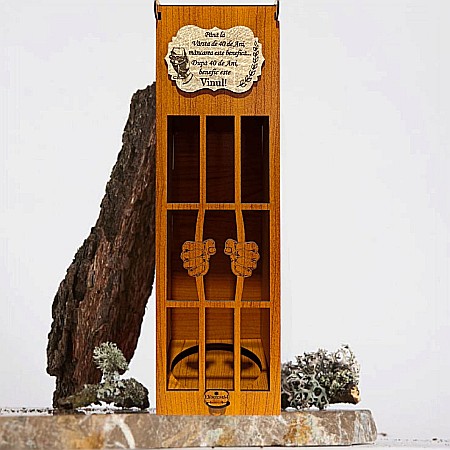 Cutie de Vin Personalizabila - Cadou personalizat, Cutie de vin personalizata cu mesaj standard "Pana la varsta de 40 de ani...", pentru prieteni, familie, dimensiune 35x10cm, maro