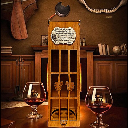 Cutie de Vin Personalizabila - Cadou personalizat, Cutie de vin personalizata cu mesaj standard "Un pahar de whisky bun...", pentru prieteni, familie, dimensiune 35x10cm, maro