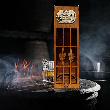Cutie de Vin Personalizabila - Cadou personalizat, Cutie de vin personalizata cu mesaj standard "Whiskey-ul nu se bea, se savureaza!", pentru prieteni, familie, dimensiune 35x10cm, maro