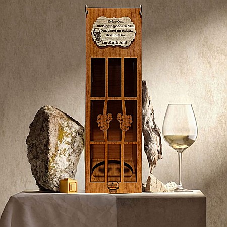 Cutie de Vin Personalizabila - Cadou personalizat, Cutie de vin personalizata cu mesaj standard "Orice om merita un pahar de vin...", pentru prieteni, familie, dimensiune 35x10cm, maro