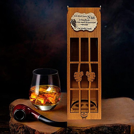 Cutie de Vin Personalizabila - Cadou personalizat, Cutie de vin personalizata cu mesaj standard "Cel mai bun Nas, a implinit cea mai frumoasa varsta!", pentru prieteni, familie, dimensiune 35x10cm, maro