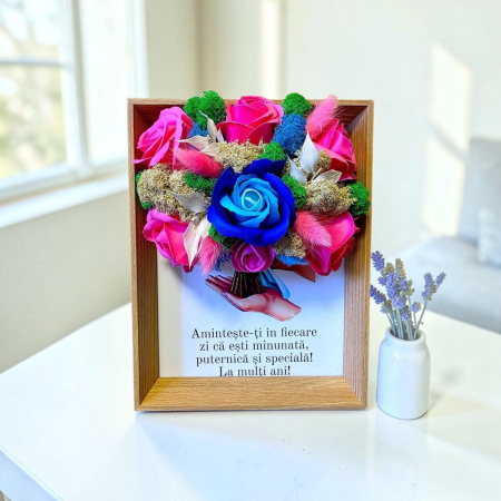 Tablouri printate cu licheni - Tablou decorativ pentru Ziua Femeii, cu flori și licheni, rama din lemn