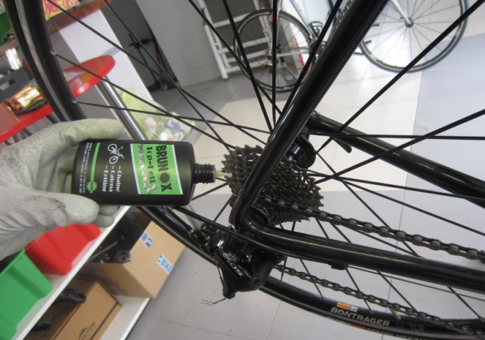 Solutie ungere si curatare lanturi cu picurator Brunox Top-Kett 100ml [2]